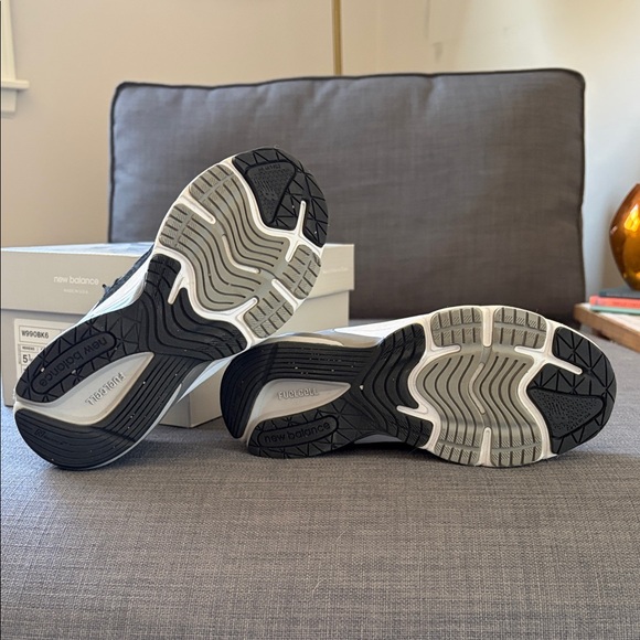 New Balance 990 Black and White Running Shoes sz 5.5 - Picture 4 of 5